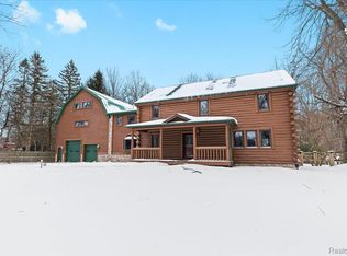 1747 Center Dr, Temperance, MI 48182