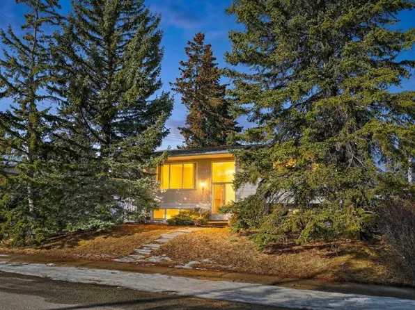 4911 E Vanguard Rd NW, Calgary, AB T3A 0R5