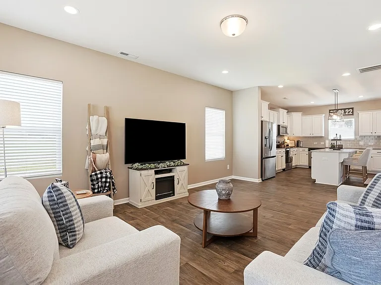 1831 Savannah Ln — Photo 11