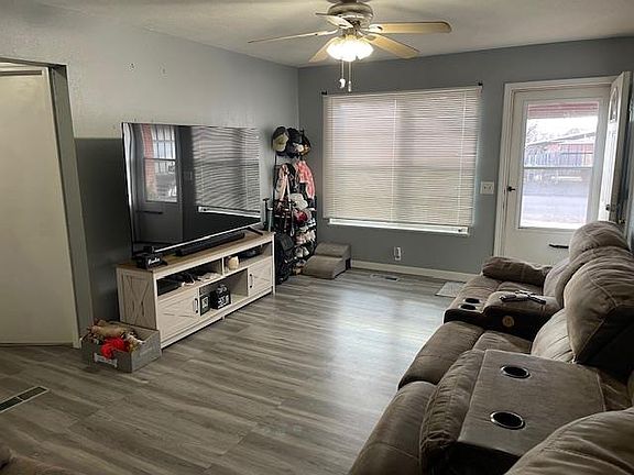 4th image of 22 E Anchor Dr