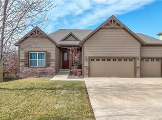 215 S Canyon Dr, Olathe, KS 66061