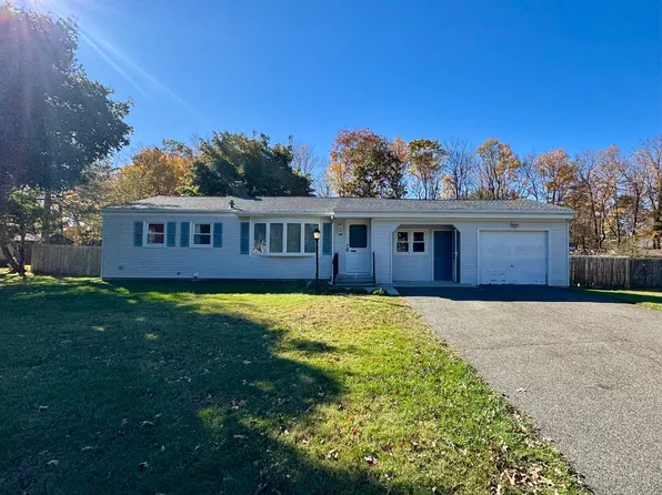 18 Cedar Oak Ln, Hampden, MA 01036