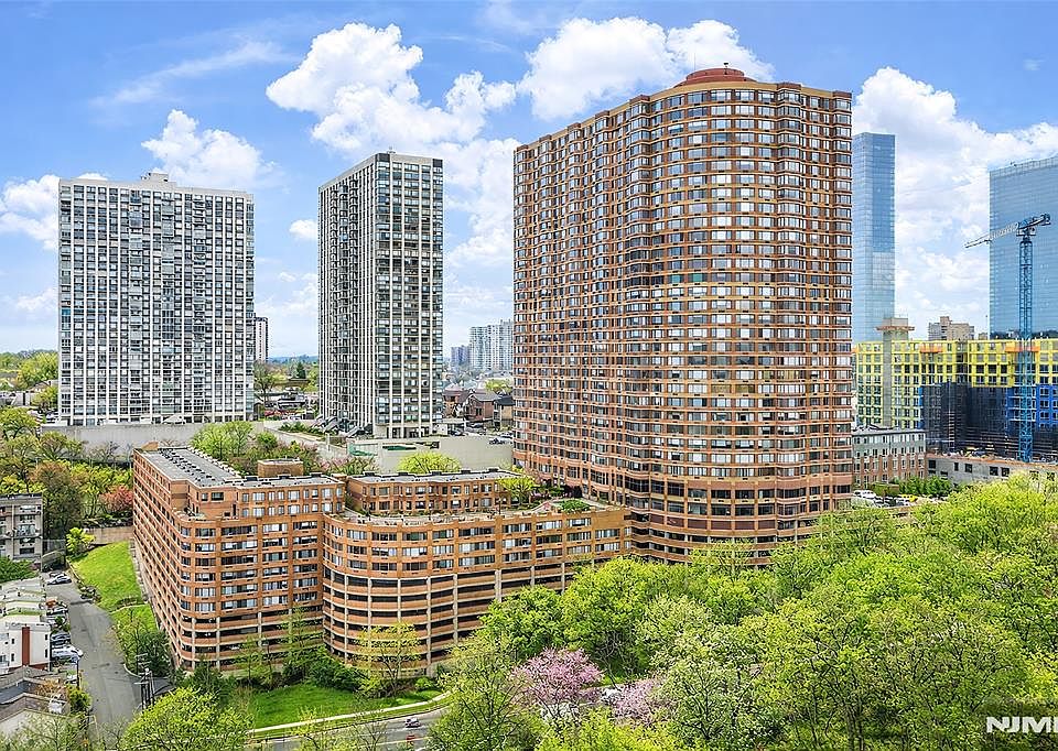 1st image of 100 Old Palisade Rd APT 1902