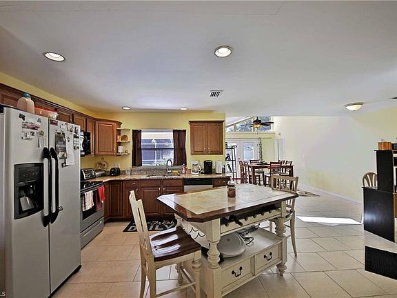 2nd image of 5918 Untermeyer Ct
