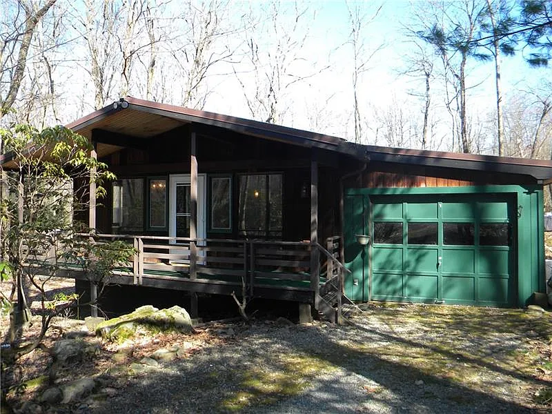 114 Maple Rd photo 1