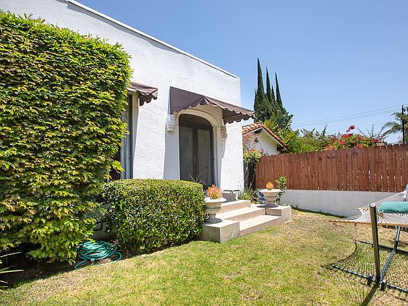 3rd image of 9011 Rosewood Ave