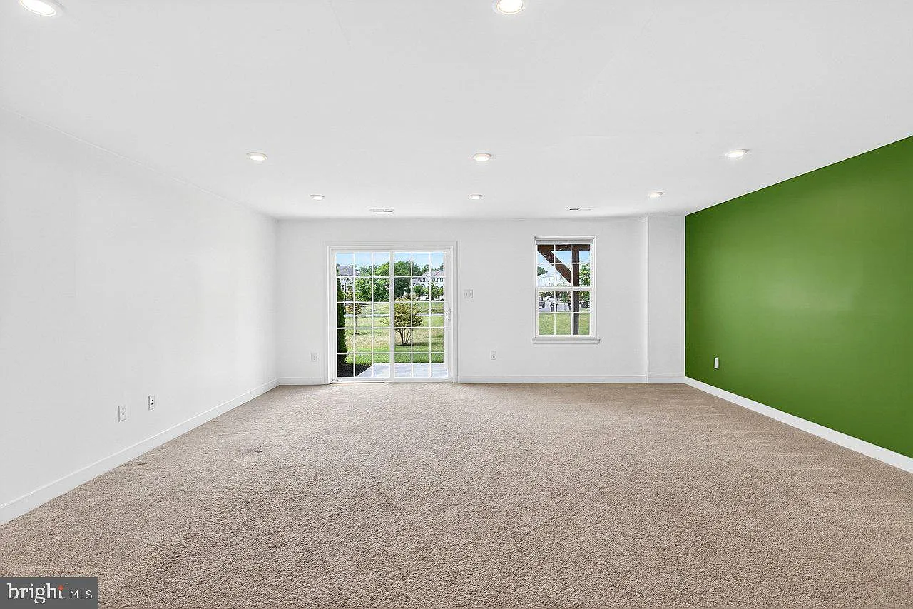 3 bed, 2.5 bath, 2290 sqft, $3,100 — Photo 4