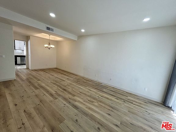 5th image of 5145 Yarmouth Ave Unit 25