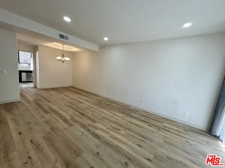 5145 Yarmouth Ave #25 — Photo 5
