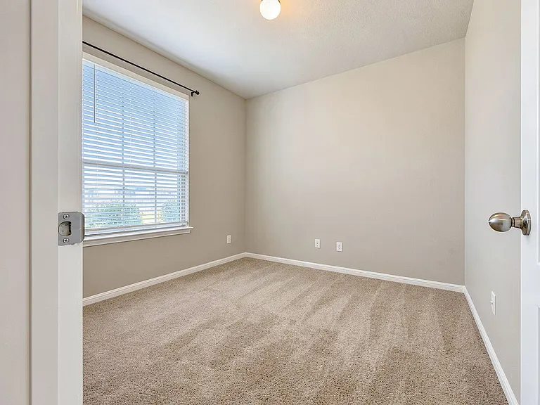 2210 Hayes St — Photo 13