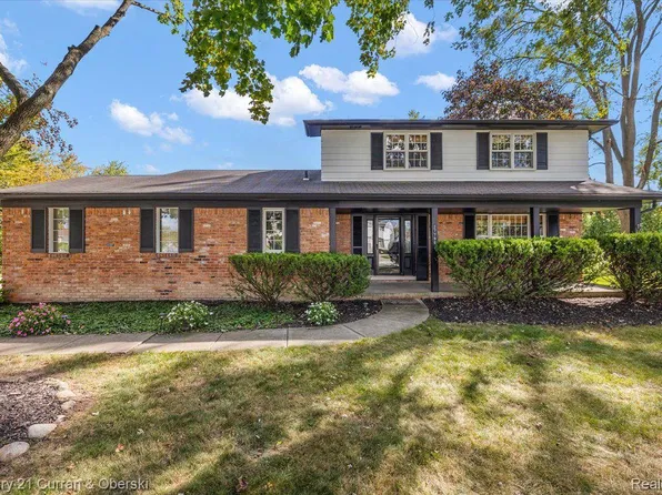 27796 Westcott Crescent Cir, Farmington Hills, MI 48334