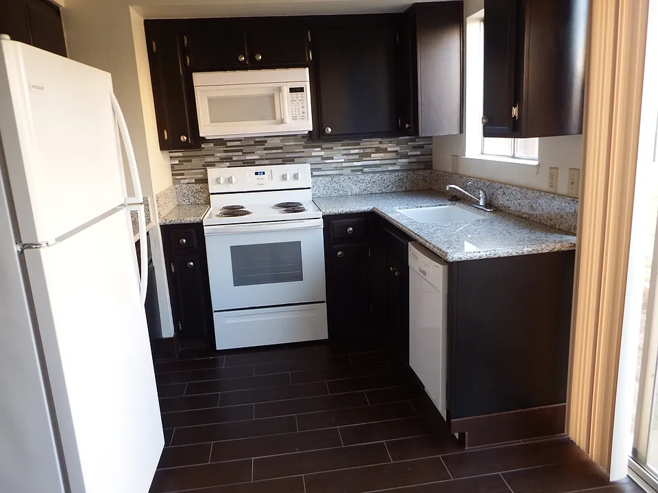 111 Clifford Ave #10