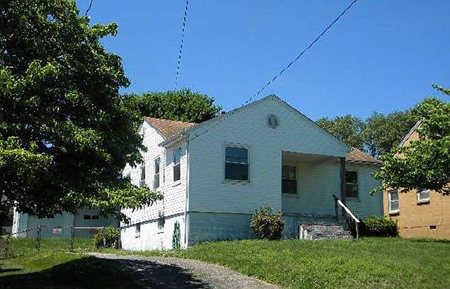 2nd image of 2422 Vancouver Dr NW