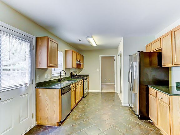 4th image of 825 Jerilyn Dr