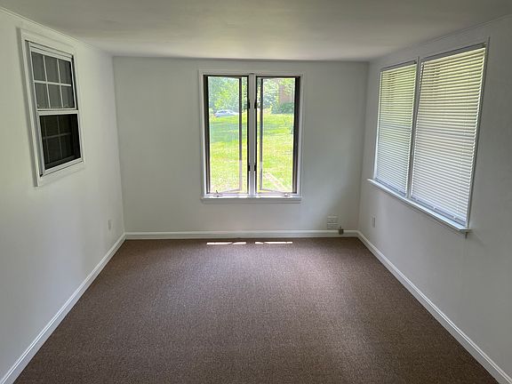 3rd image of 119 King James Cir