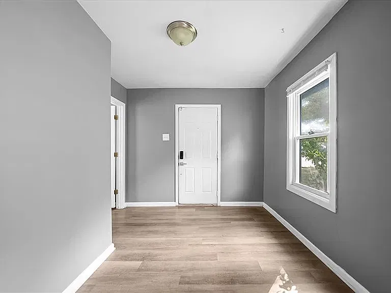 2 bed, 680 sqft, $1,600 — Photo 2