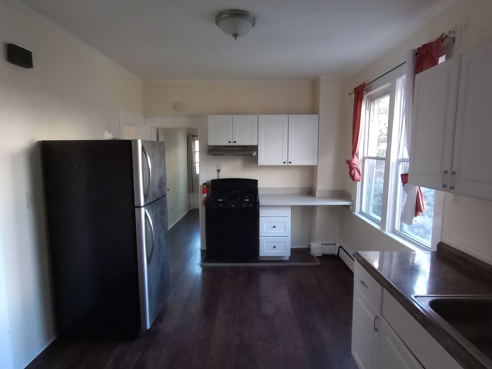 Eat-In Kitchen