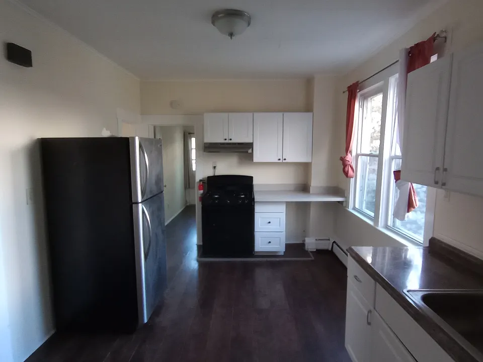 Eat-In Kitchen