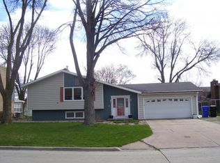 1018 N Briarcliff Dr, Appleton, WI 54915