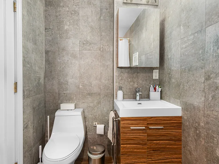 326 W 45th St #1 — Photo 3