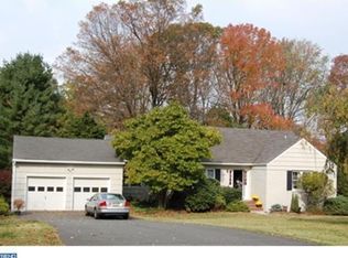 34 Perry Dr, Trenton, NJ 08628