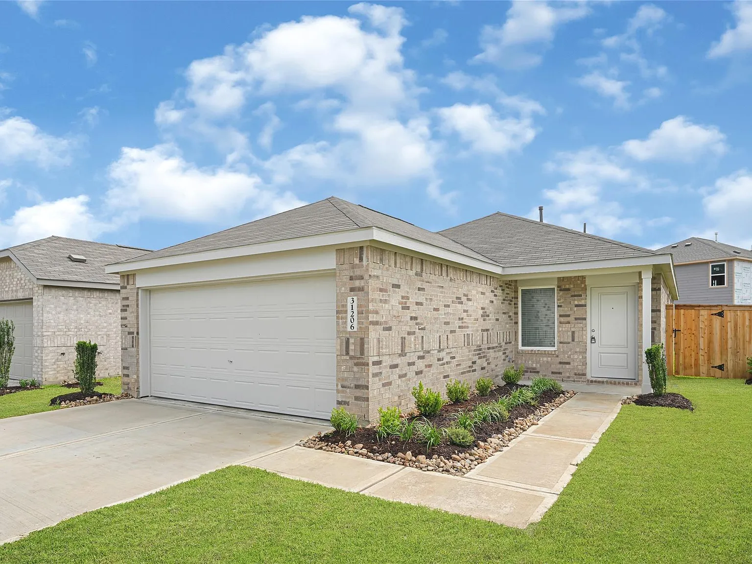 3 bed, 2.0 bath, 1311 sqft, $1,725 — Photo 2