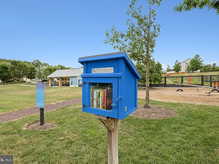 216 Apricot St — Photo 42