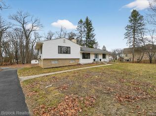 22525 Riverdale Dr, Southfield, MI 48033