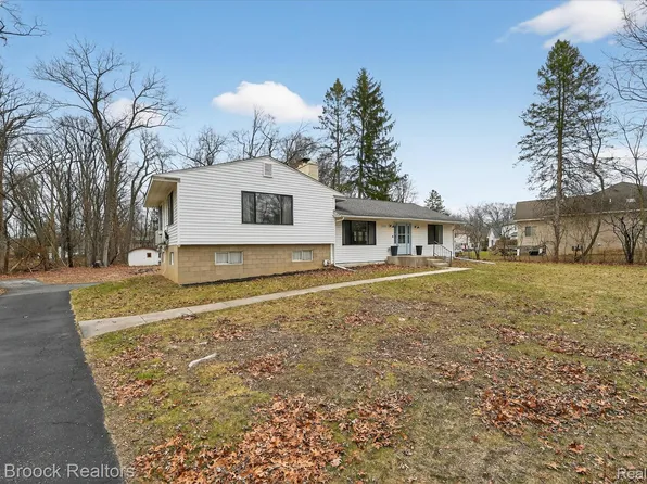 22525 Riverdale Dr, Southfield, MI 48033