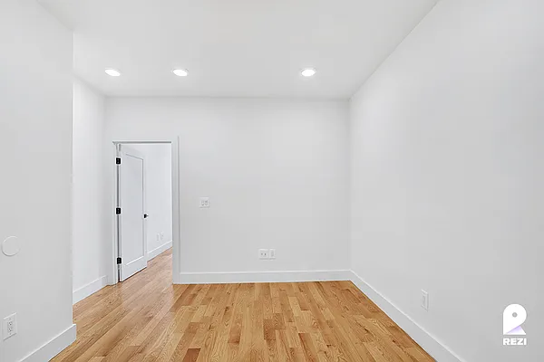 Rented by REZI | media 2