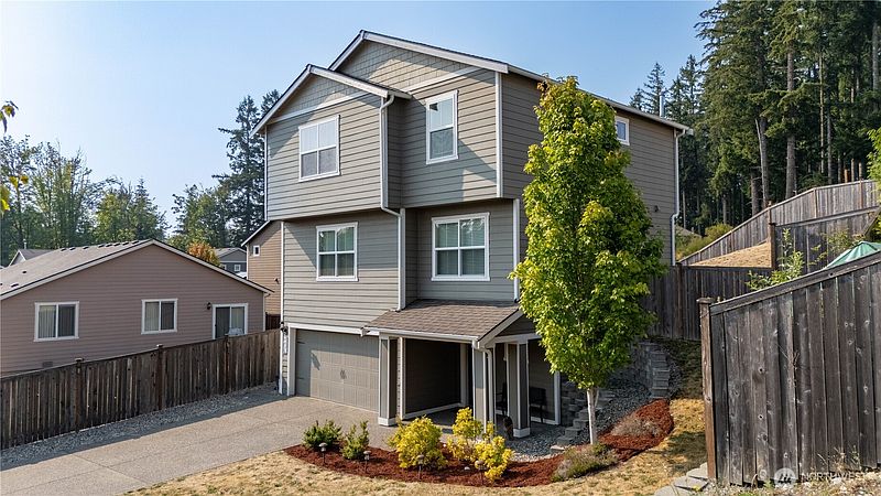 3rd image of 4426 Gallagher Way NW