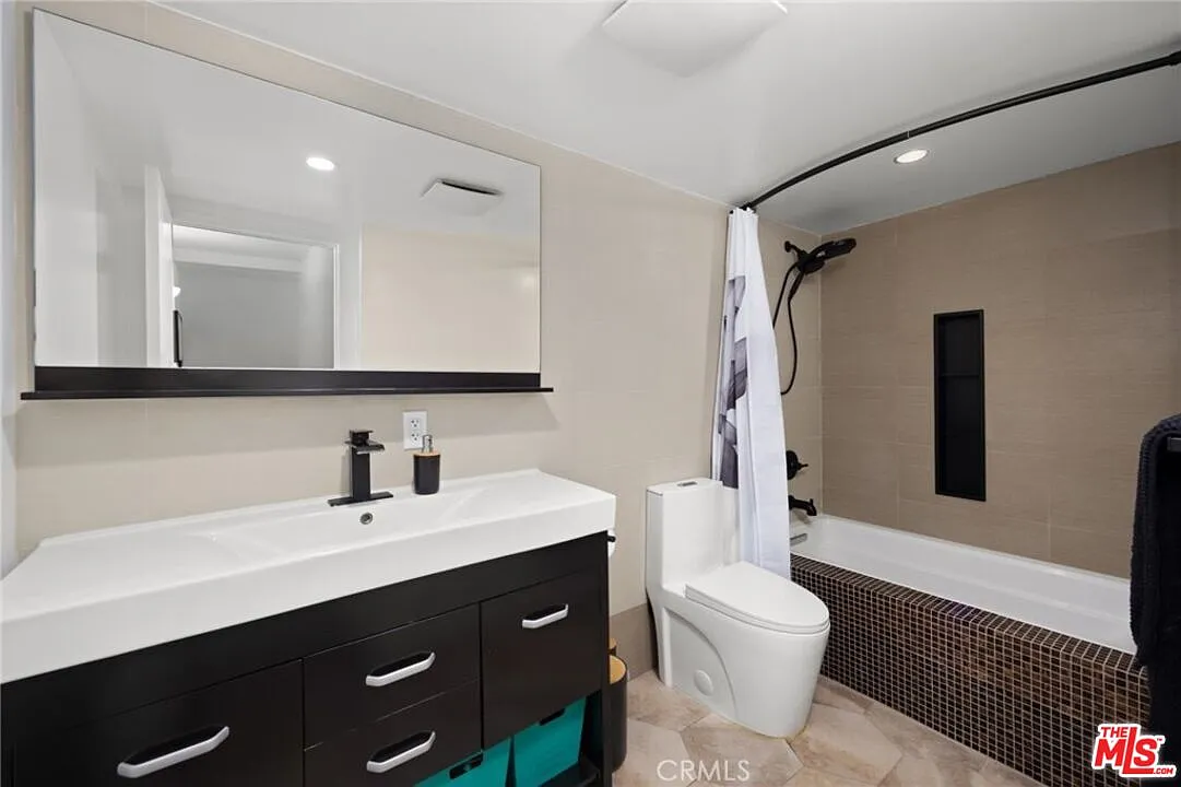 3 bed, 3.0 bath, 1545 sqft, $4,950 — Photo 4