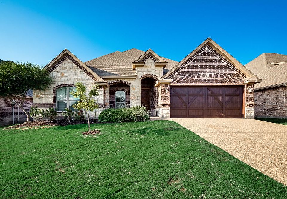 1st image of 208 Bay Hill Dr