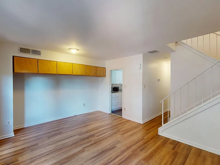 1433 A St NE #B — Photo 3