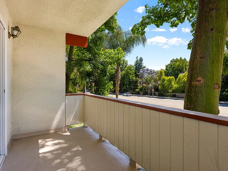 Lombardi Apartments — Photo 39