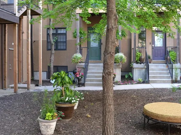 319 SE Douglas St APT 202, Lees Summit, MO 64063