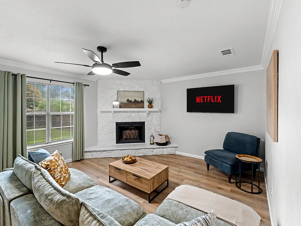 103 Cimarron Ln
