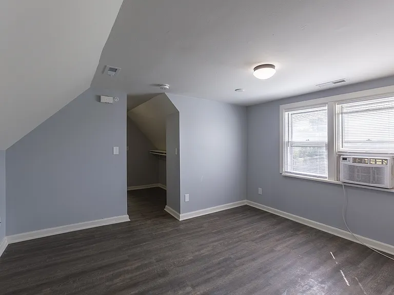 1147 Park Ave — Photo 37