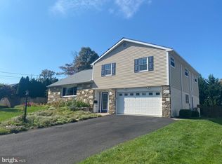 310 Tally Ho Dr, Warminster, PA 18974