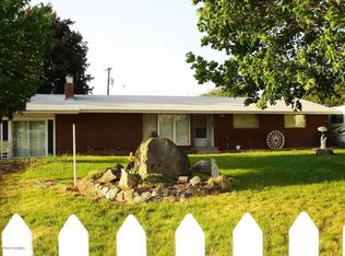 90 N Granger Rd, Granger, WA 98932