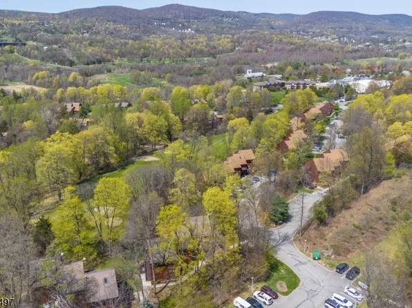 8 Steamboat Dr Unit 2, Vernon, NJ 07462