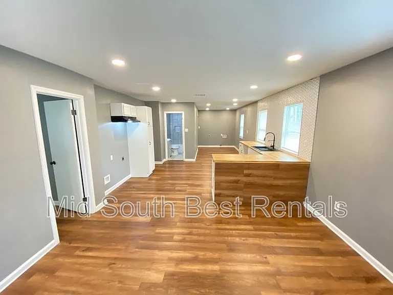 1376 Pillow St — Photo 3