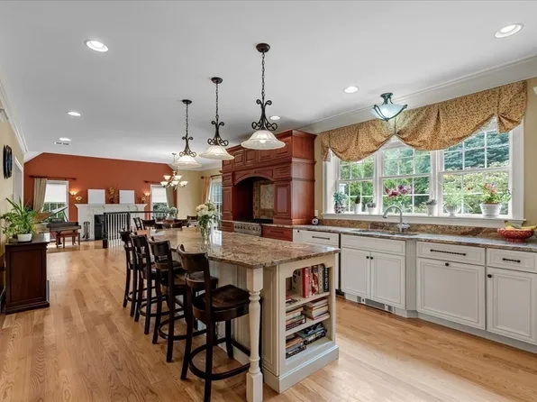 33 Lauren Ln, Scituate, MA 02066