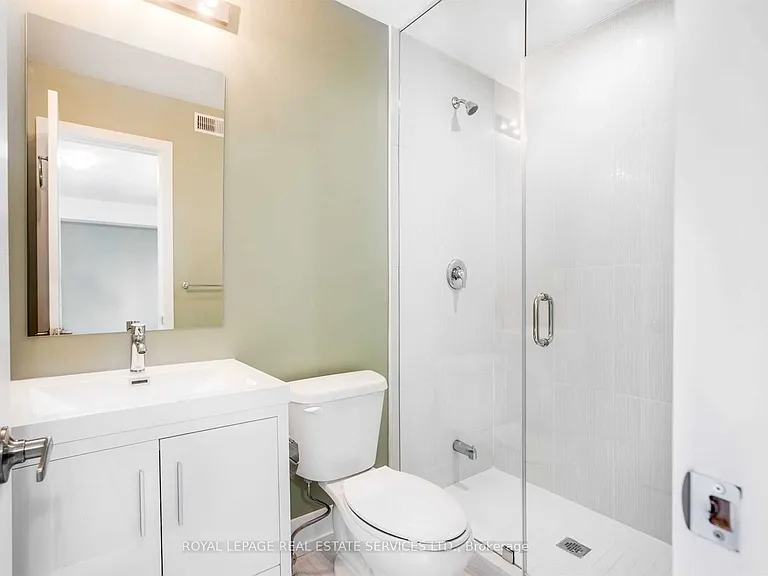 86 Givins St #UPPER — Photo 20