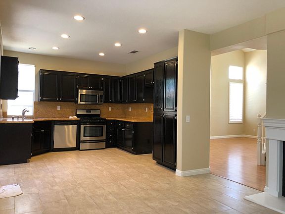 3rd image of 16590 Joshua Tree Ct
