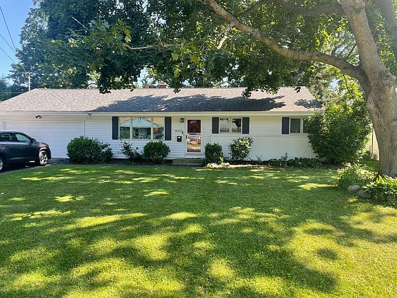 4th image of 16127 W Arlington Dr