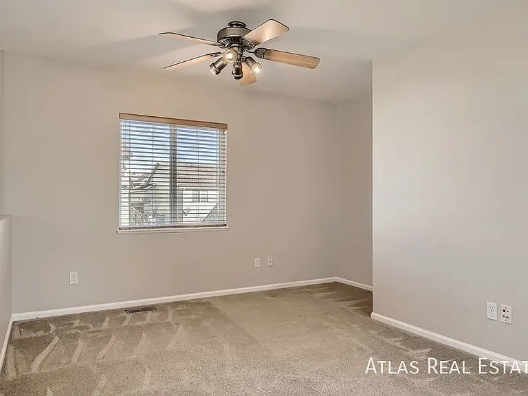 4526 Crow Creek Dr — Photo 11
