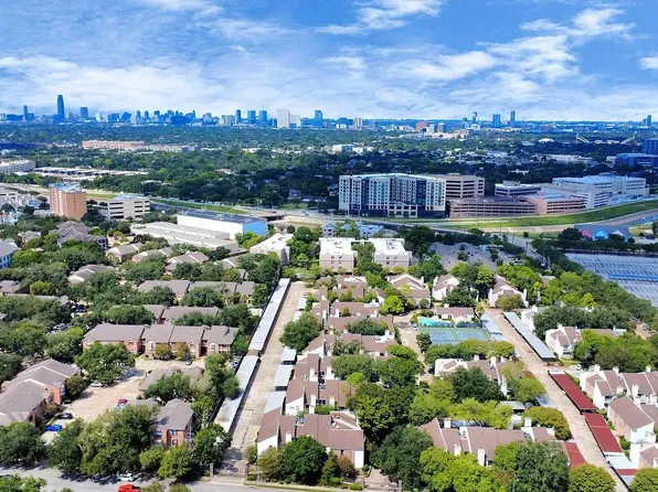 7950 N Stadium Dr, Houston, TX