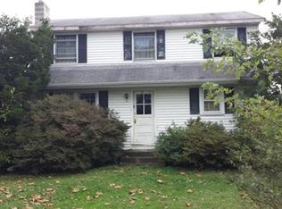 1530 Hilltop Rd, Pottstown, PA 19464