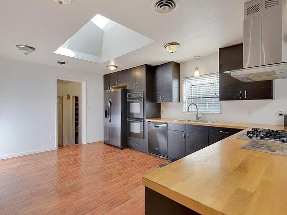 4th image of 317 Ainsley Ave